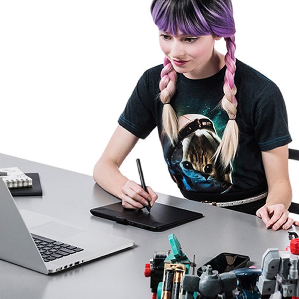 Wacom Intuos Comic Pen and Touch Tablet